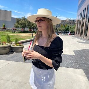 Meet your Posher, Aleina